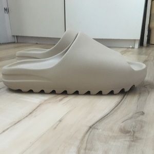 Adidas Yeezy slides core